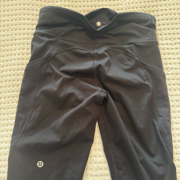Lululemon Biker Shorts Black Size 4 - Like NEW - Picture 2 of 2